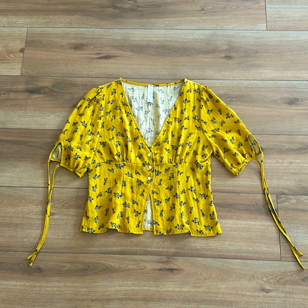 Beautiful yellow/gold shirt